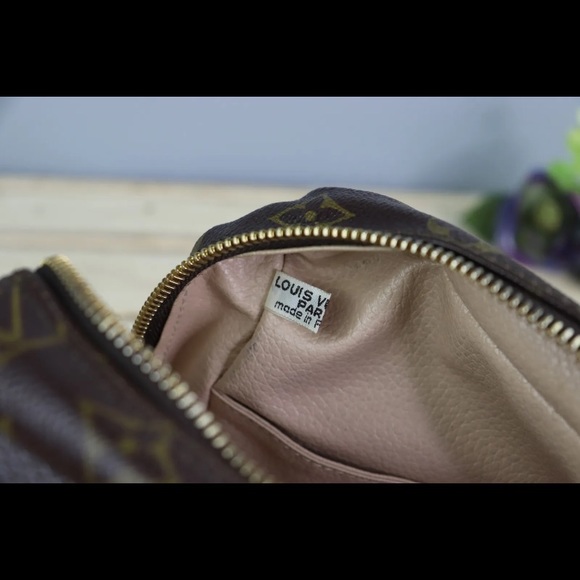 Louis Vuitton Cosmetic Pouch - Picture 4 of 6